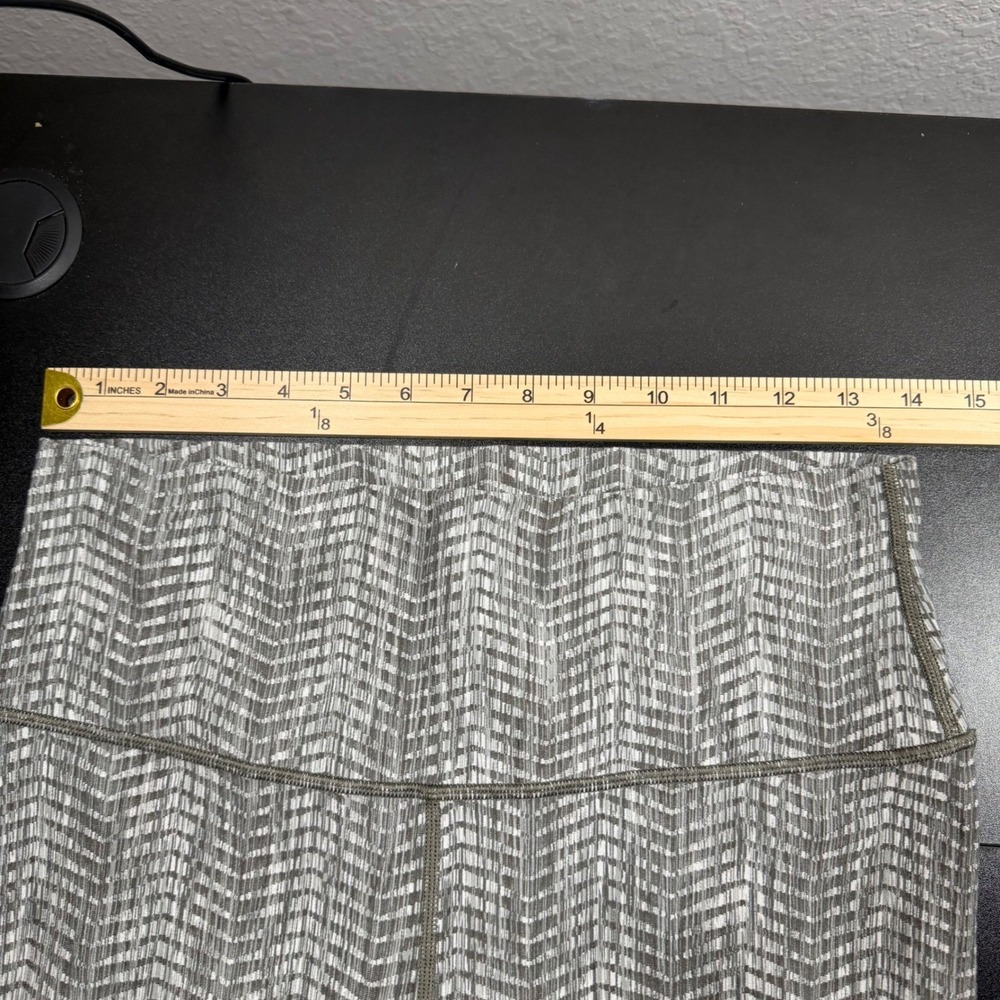 Lululemon High Rise Crop Leggings Grey White Geometric Print Size 10 - Picture 5 of 7